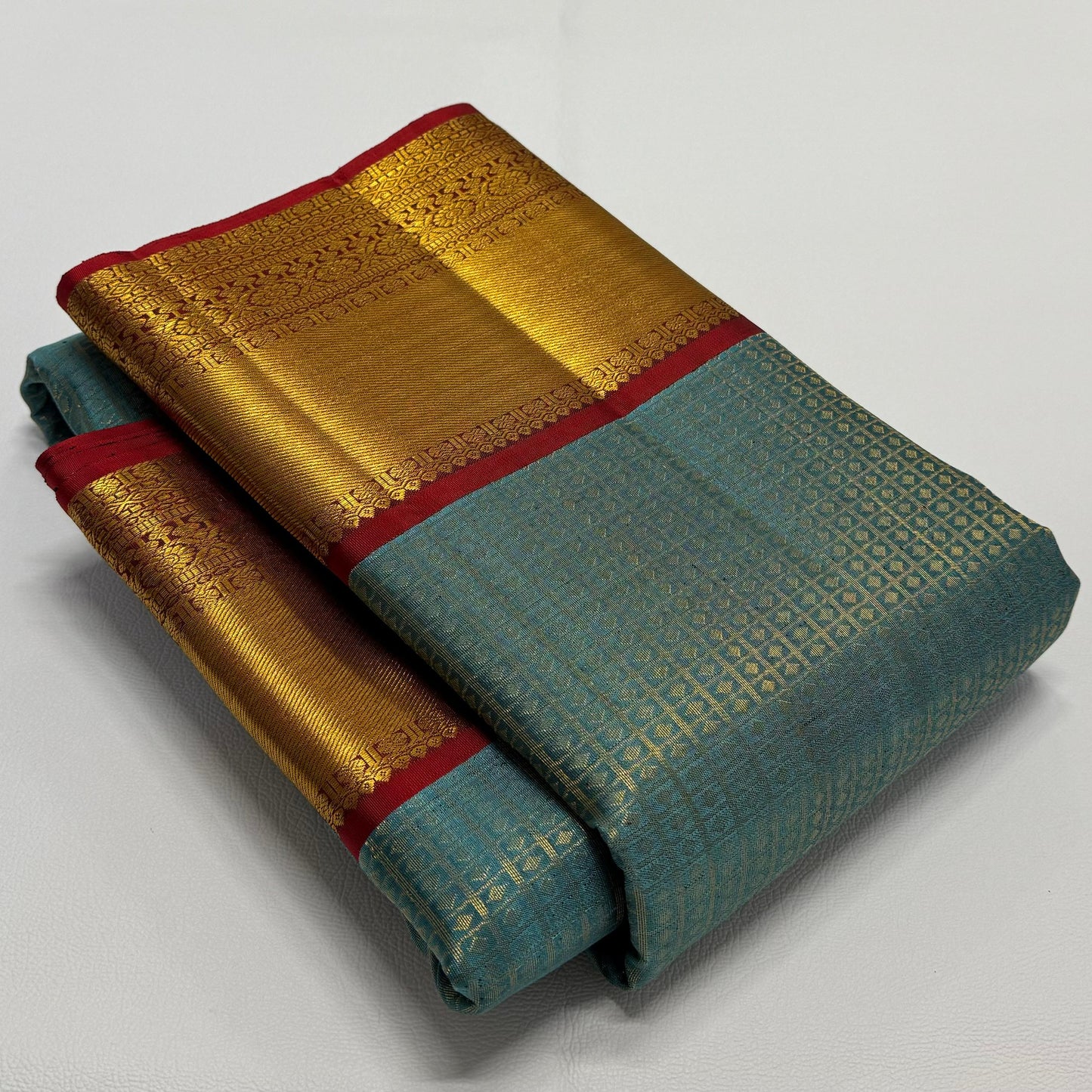 Kanchipuram pure silk handloom double warp contrast grand pallu and blouse *Bridal 1g*
SILK MARK TAG WITH HOLOGRAM*