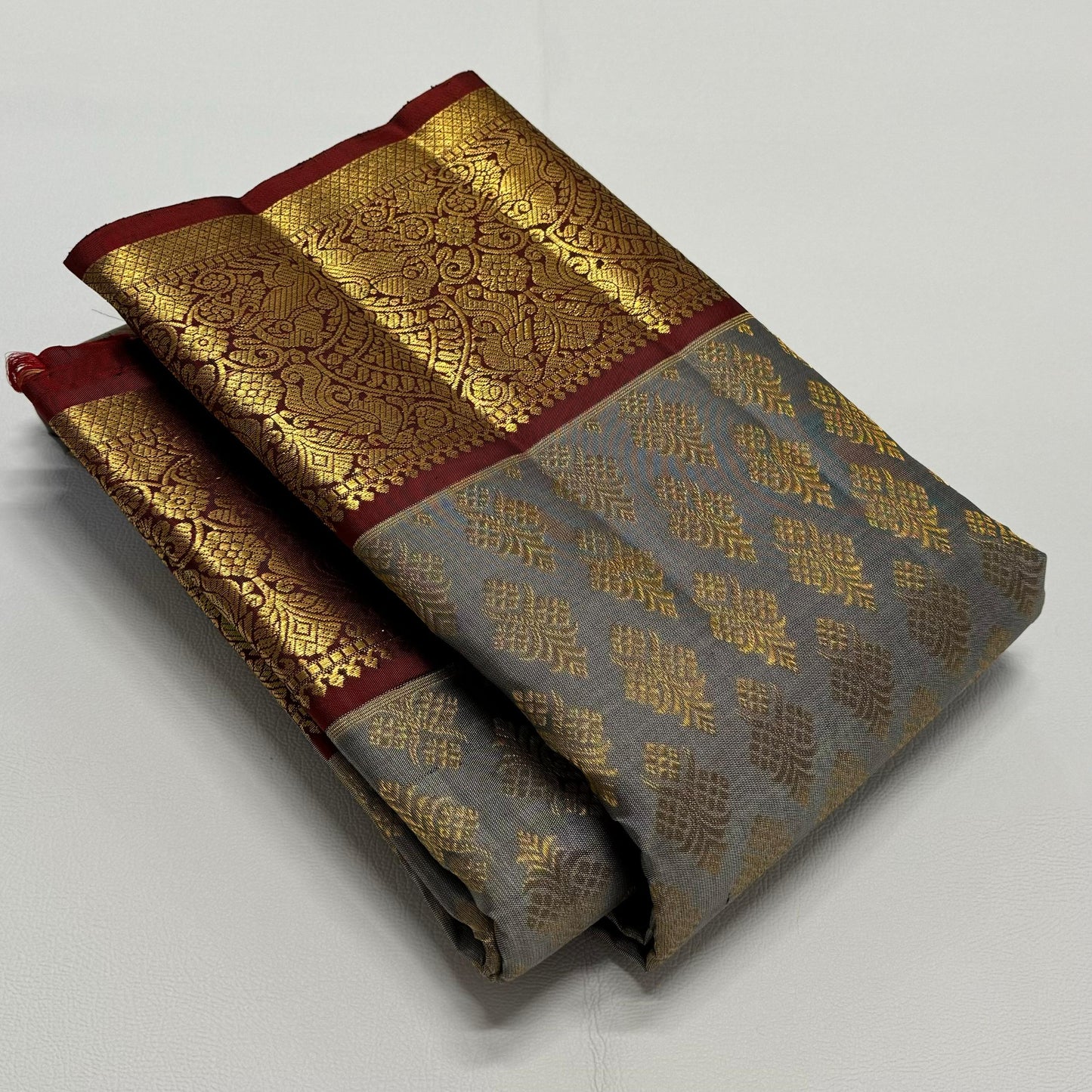 Kanjivaram pure silk handloom double warp contrast grand pallu and blouse *Bridal 1g*
*SILK MARK TAG WITH HOLOGRAM*