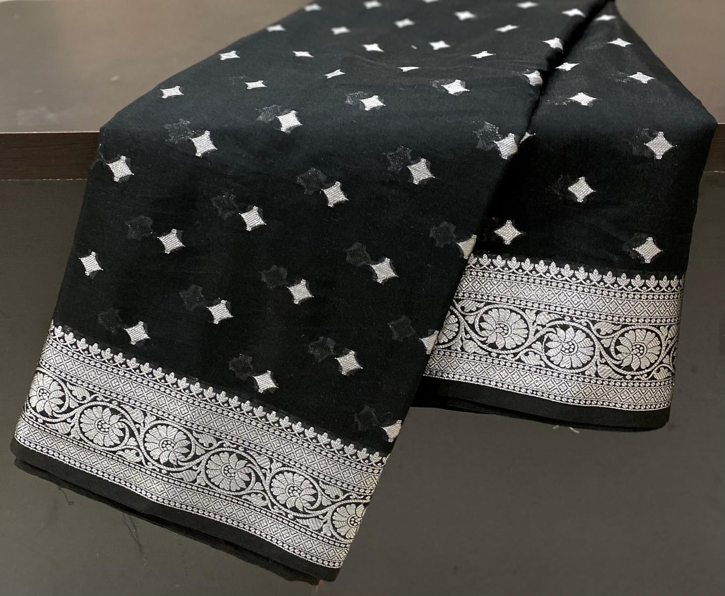 Banarsi Handloom Semi Georgette Sarees With All Over Zari Weaving Tara Buti
With Beautiful Designer Border Designer Rich Pallu With Plain Blouse One Side Border