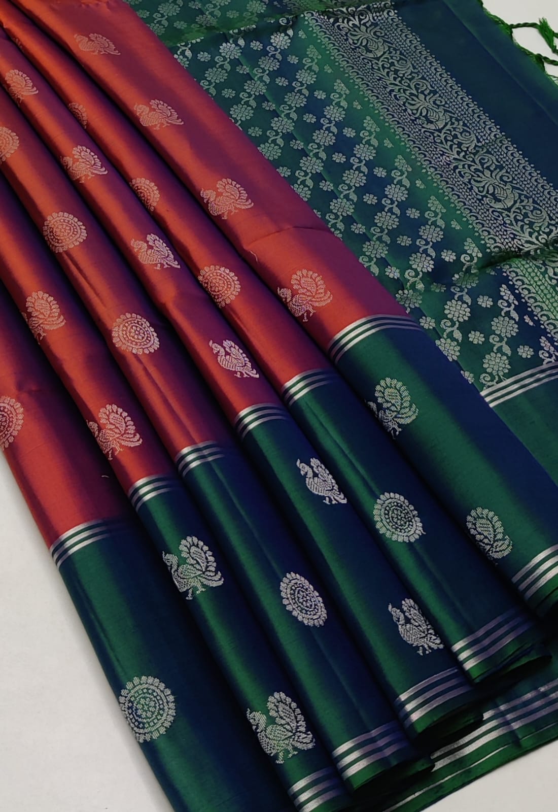 Pure handloom Double warp soft silk saree
Fansy sarees