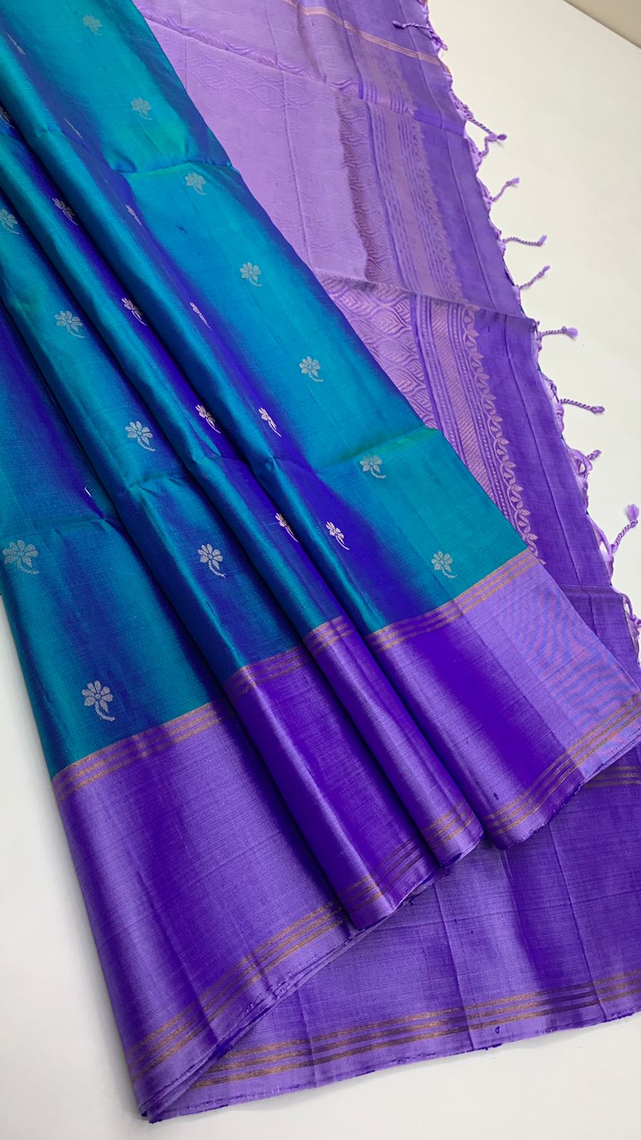 Pure handloom fancy design borderless Double warp soft silk sarees collections with contrast Pallu and blouse