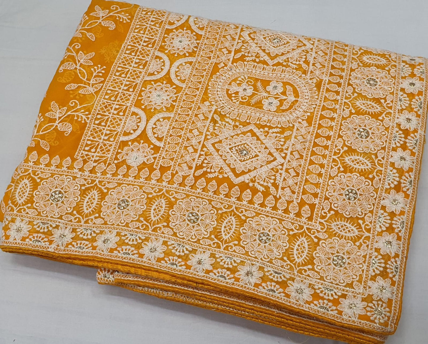 Allover tone to tone lucknowi chikankari work on georgette*
Saree