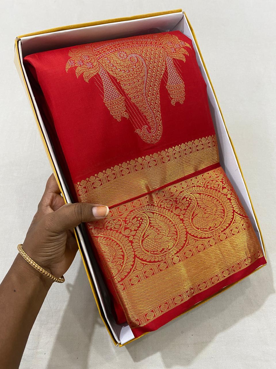 Kanchipuram handloom pure silk saree
Beautiful fancy Design
gold zari beautiful unique butta type sarees*