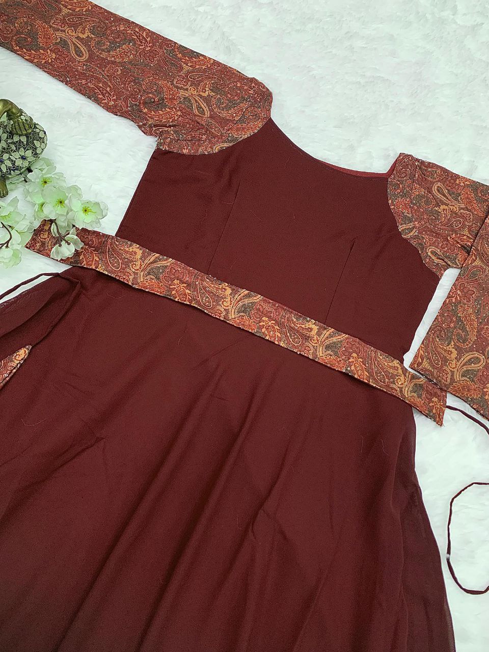 Designer gown
Gown Fabric -This set features a Diamond Georgette It's give you perfect look in party
Work - Embroidery and print
