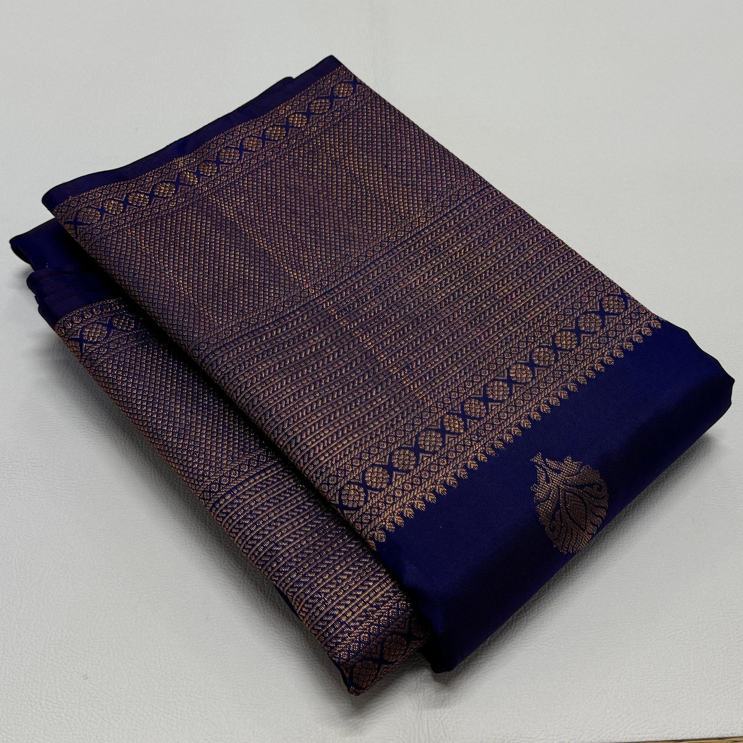 Kanchipuram pure silk handloom double warp self grand pallu and blouse *Double side turning border bridal*
*SILK MARK TAG WITH HOLOGRAM*