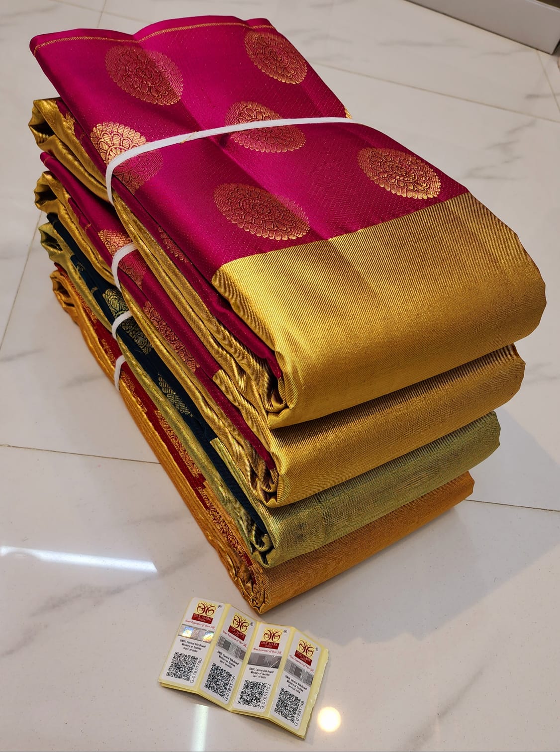 Kanchipuram pure silk handloom gold zari bridal sarees*
Celebrity color combo's kanchipuram special New wedding sarees*
100% kanchipuram pure pattu handloom sarees*
