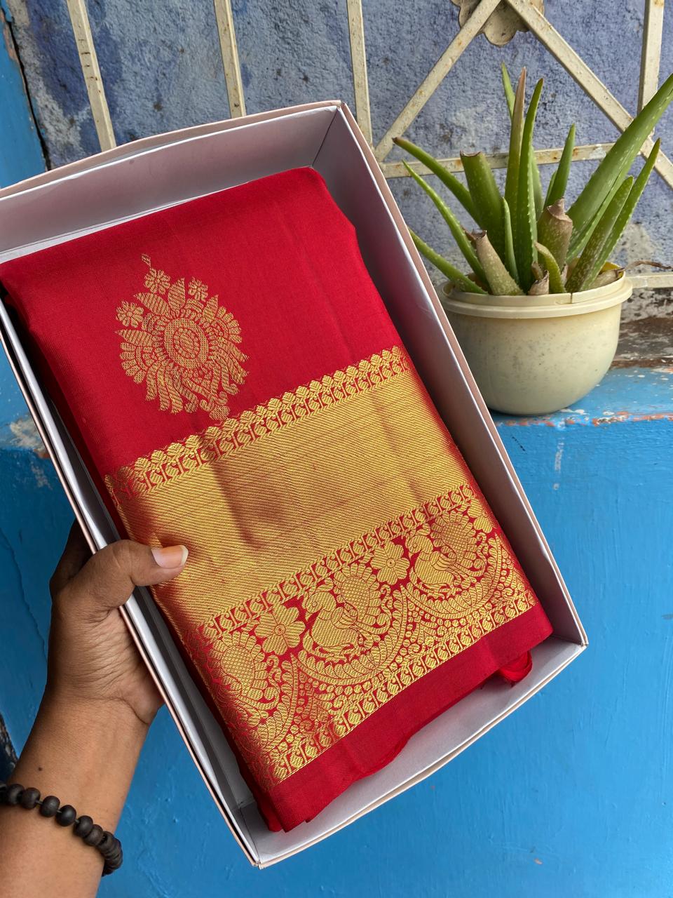 Kanchipuram Handloom pure silk saree
Beautiful fancy Design
gold zari fancy hot red collection butta beautiful type sarees*