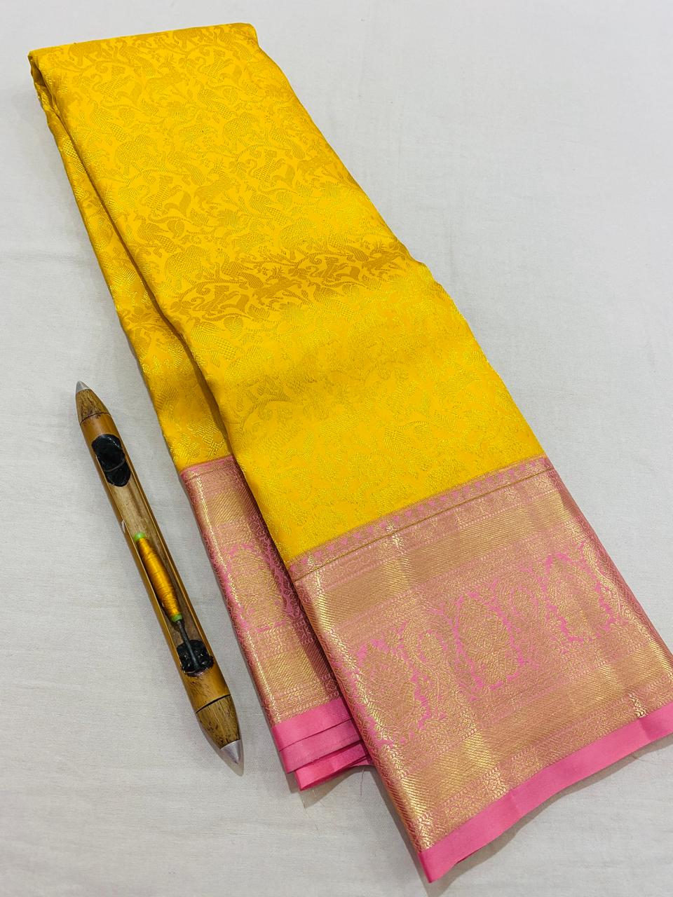 Kanchipuram Handloom pure silk saree
Beautiful fancy Design
gold zari fancy Korvai border wedding beautiful type sarees*