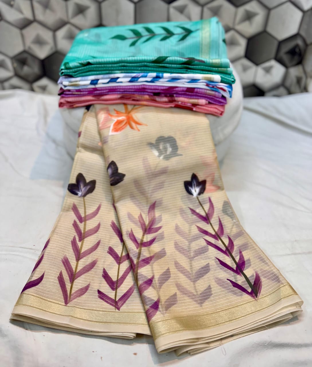 HANDWOVEN BANARASI KOTA CHEK HAND BRUSH PRINT SAREE*