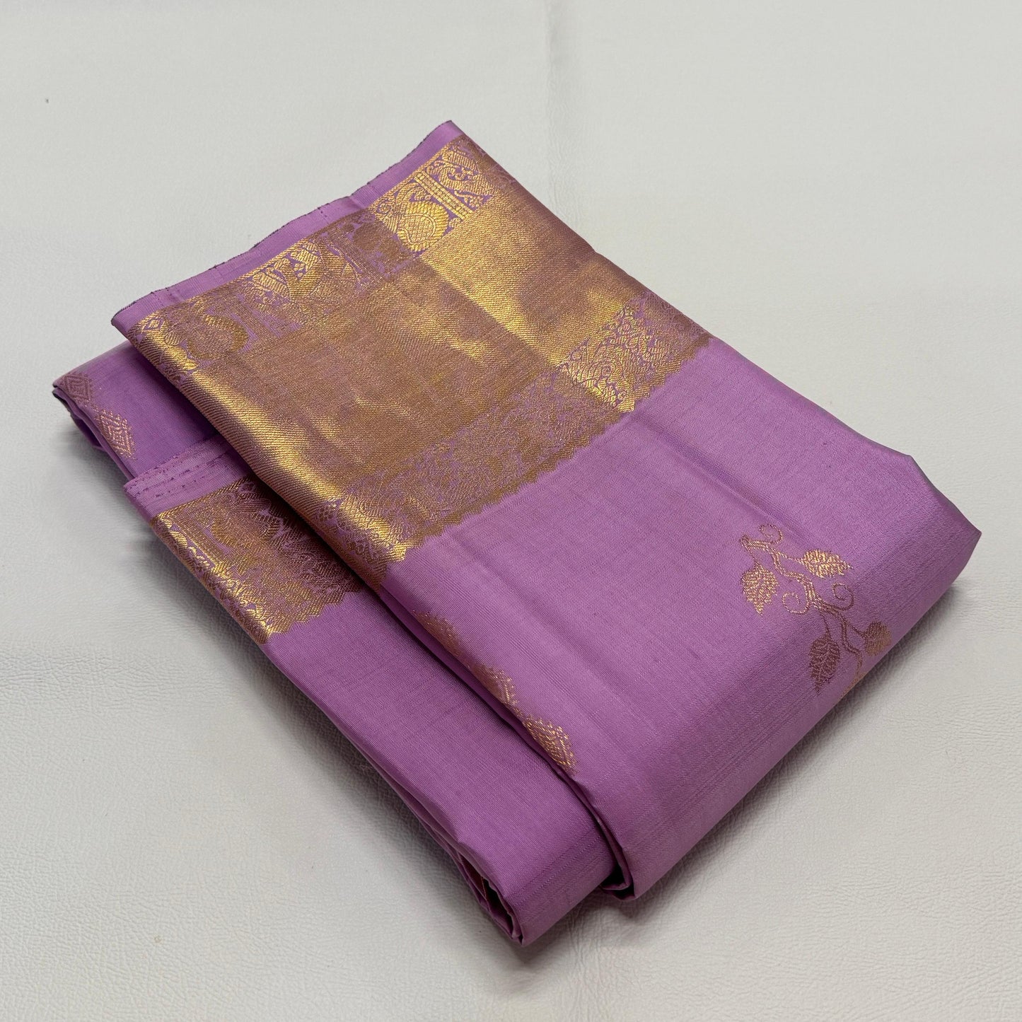 Kanjivaram pure silk handloom double warp self grand pallu and blouse *Gold zari*
*SILK MARK TAG WITH HOLOGRAM*