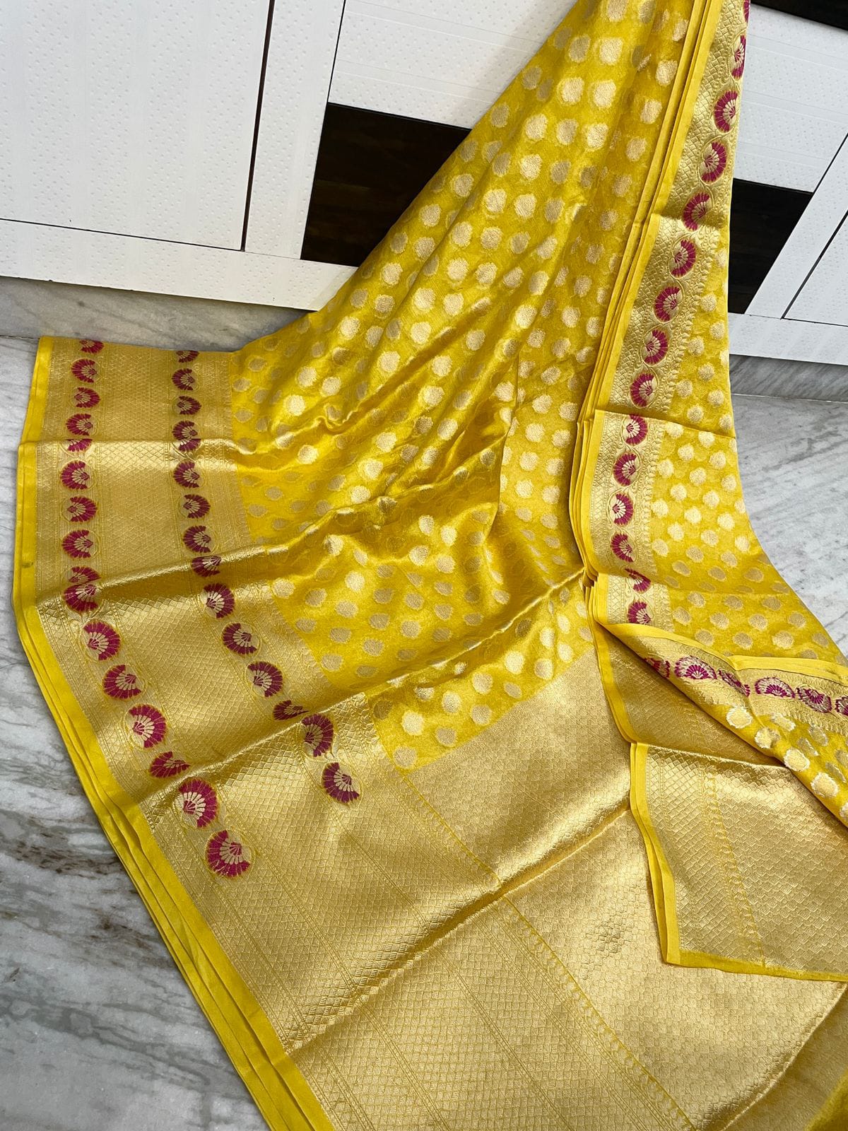 BEST BANARASI WARM SILK SAREES*
ALFI MINA SCURT AND ALFI BORDER*
SOFT FABRIC BEAUTIFUL COLOUR COMBINATION*