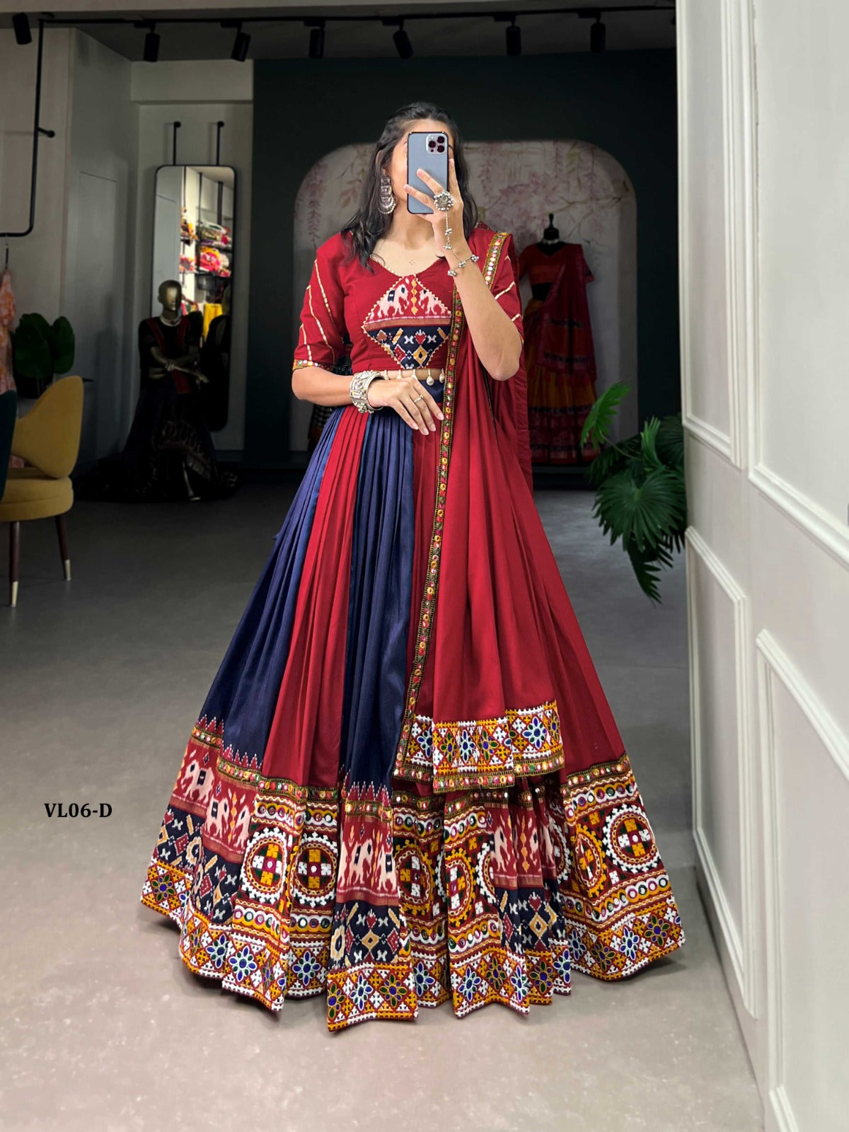 Navratri Chaniya Choli
Lehenga:* Rayon With Printed Silk Plain And Printed With Gamthi Work And Original Mirror With Paper Mirror Work Lace
Choli:* Rayon Plain And Printed Patch With Gota Patti And Paper Mirror Work