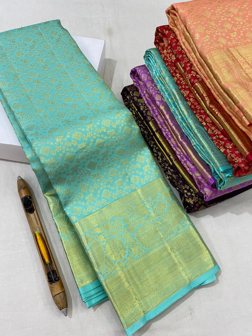 Kanchipuram Handloom pure silk saree
Beautiful fancy Design
gold zari fancy over all floral beautiful Wedding type sarees*