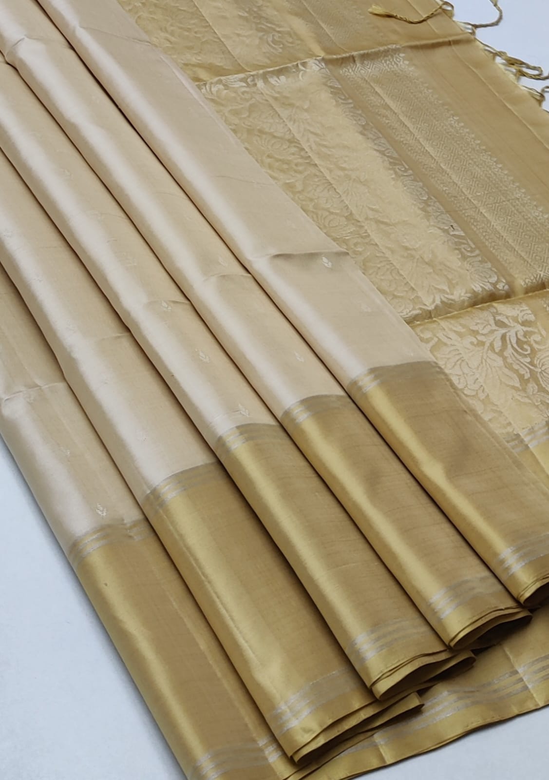Pure handloom Double warp soft silk saree
Fansy sarees