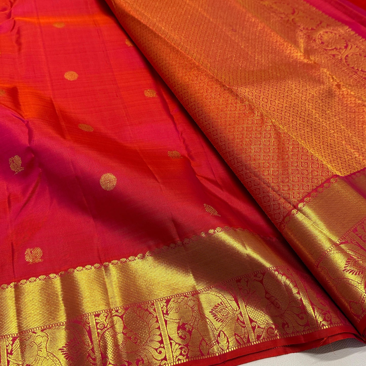 Kanjivaram pure silk handloom double warp self grand pallu and blouse *Gold zari* 
*SILK MARK TAG WITH HOLOGRAM*