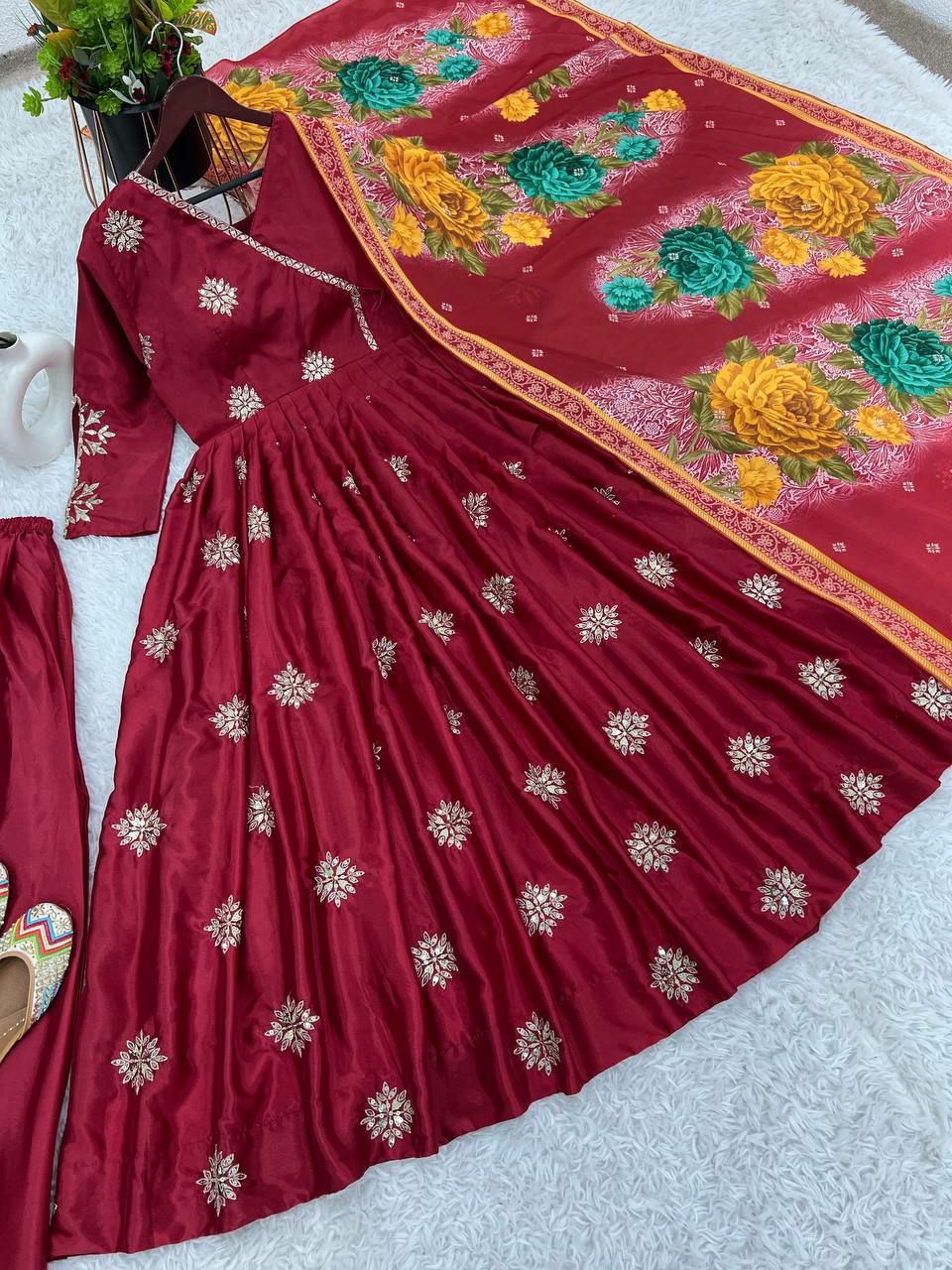 Beautiful palazzo suit set Pure Chinnon Silk With Embroidery Work With Fancy Full Sleeve
Top Inner  :Heavy Micro Cotton
Top Length:-48-49Inch
Top Size
M(38),L(40),Xl(42),XXL(44)
(FULLY STITCHED READY TO WEAR)