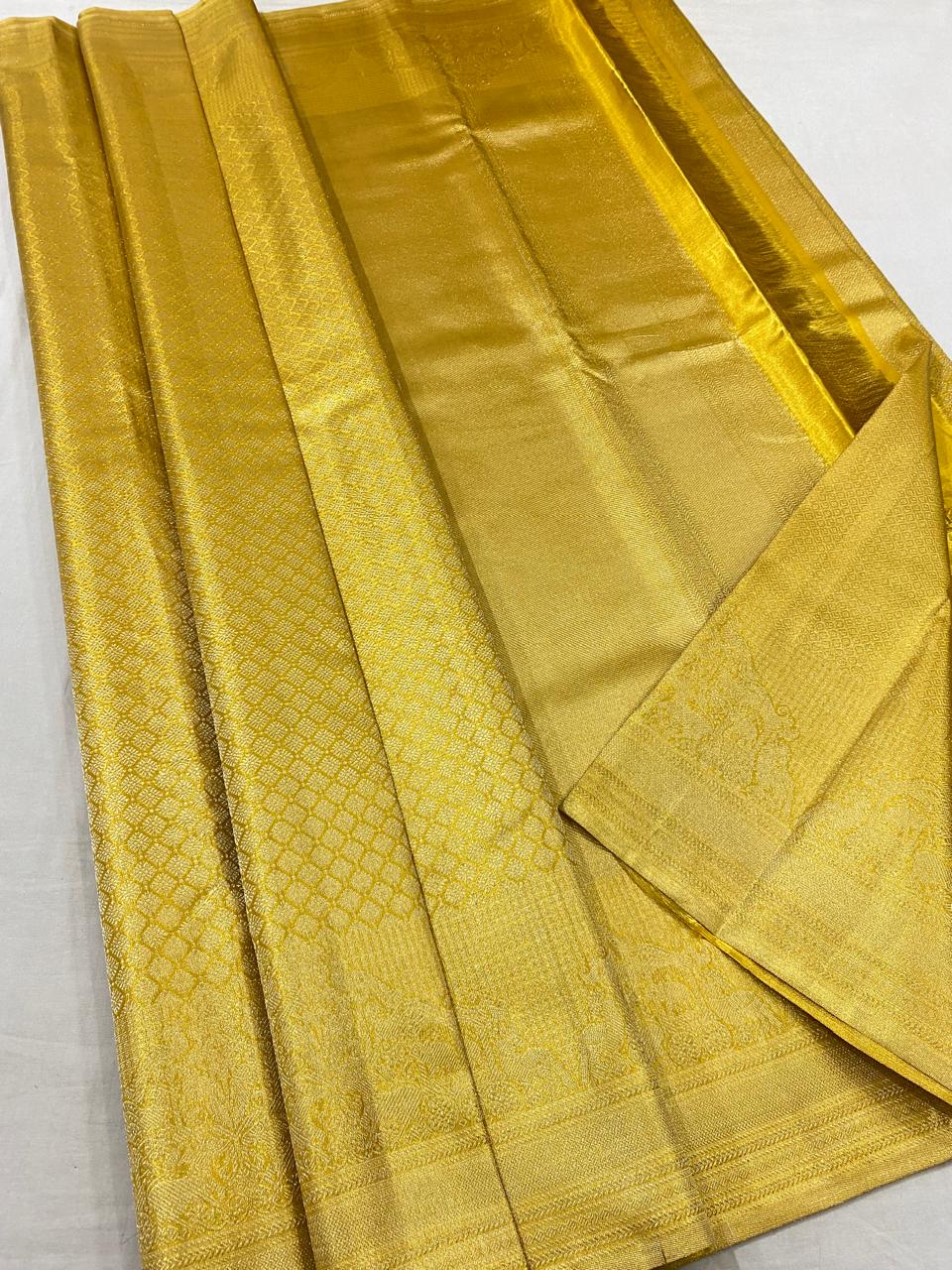 Kanchipuram handloom pure silk saree
Beautiful Design kerala tissue type Wedding sarees*