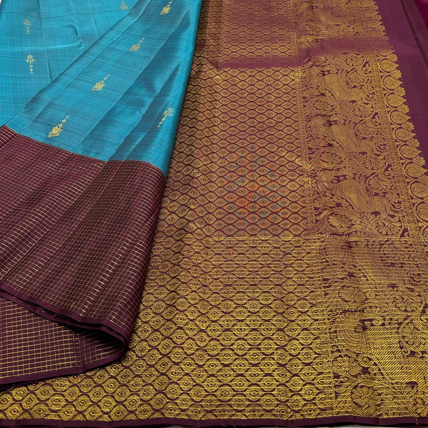 Kanchipuram pure silk handloom double warp contrast grand pallu and blouse *Zari checks border* 
*SILK MARK TAG WITH HOLOGRAM*