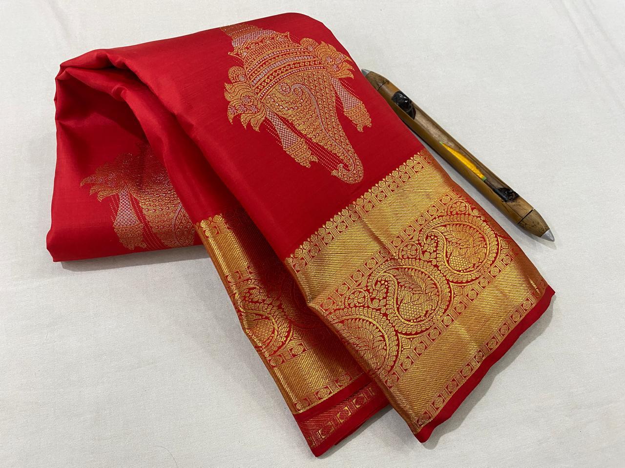 Kanchipuram handloom pure silk saree
Beautiful fancy Design
gold zari beautiful  unique butta type sarees*