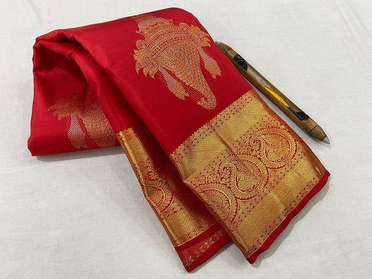 Kanchipuram handloom pure silk saree
Beautiful fancy Design
gold zari beautiful  unique butta type sarees*