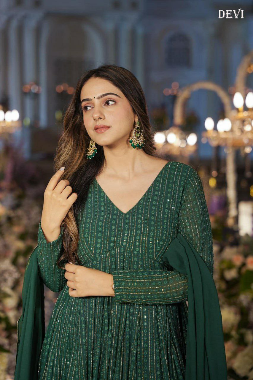 Designer s Gown Top dupatta               Heavy FAUX GEORGETTE Silk
Full INNER Attached Heavy Crape
WORK - All Over Multi Thread  & Jari With Sequence embroidery stich work