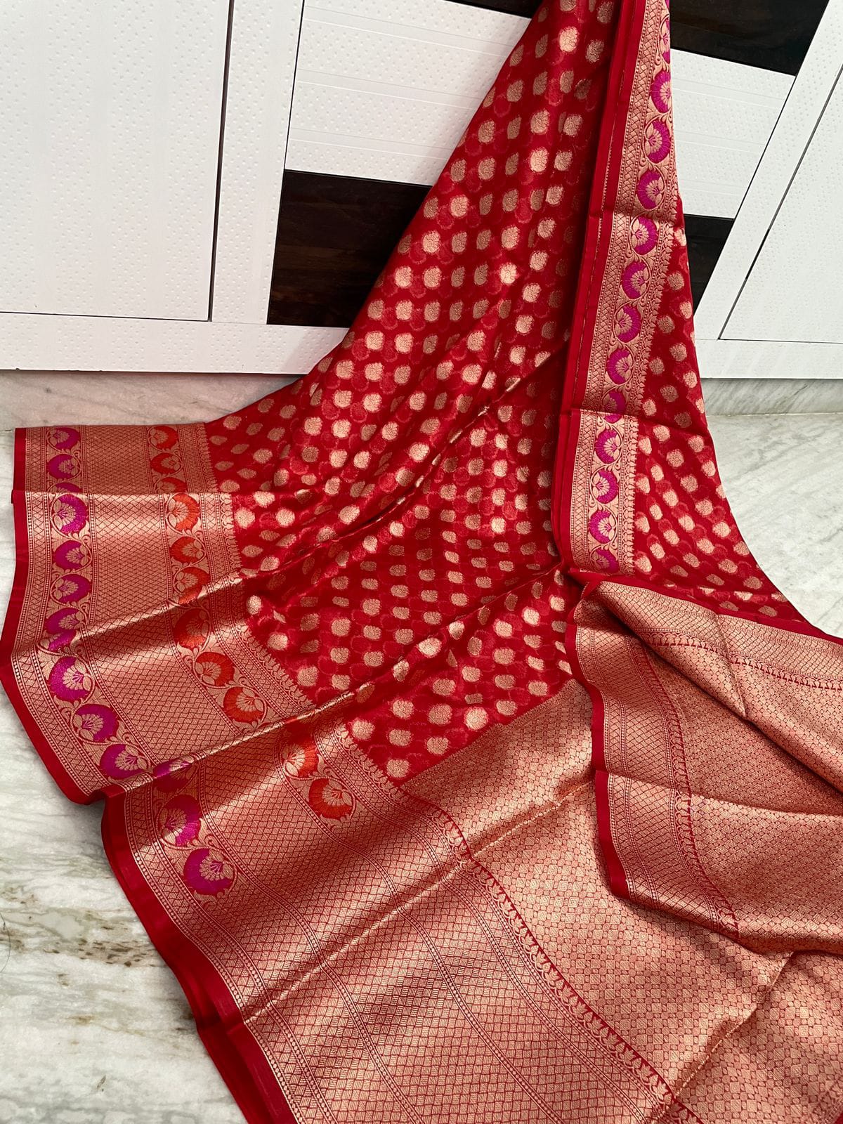 BEST BANARASI WARM SILK SAREES*
ALFI MINA SCURT AND ALFI BORDER*
SOFT FABRIC BEAUTIFUL COLOUR COMBINATION*