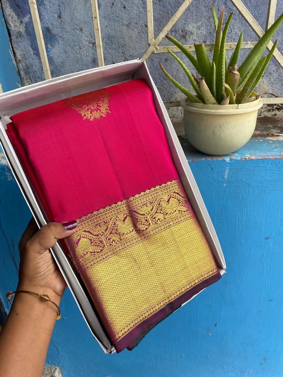 Kanchipuram Handloom pure silk saree
Beautiful fancy Design 
gold  zari fancy Contrast collection butta beautiful type sarees*