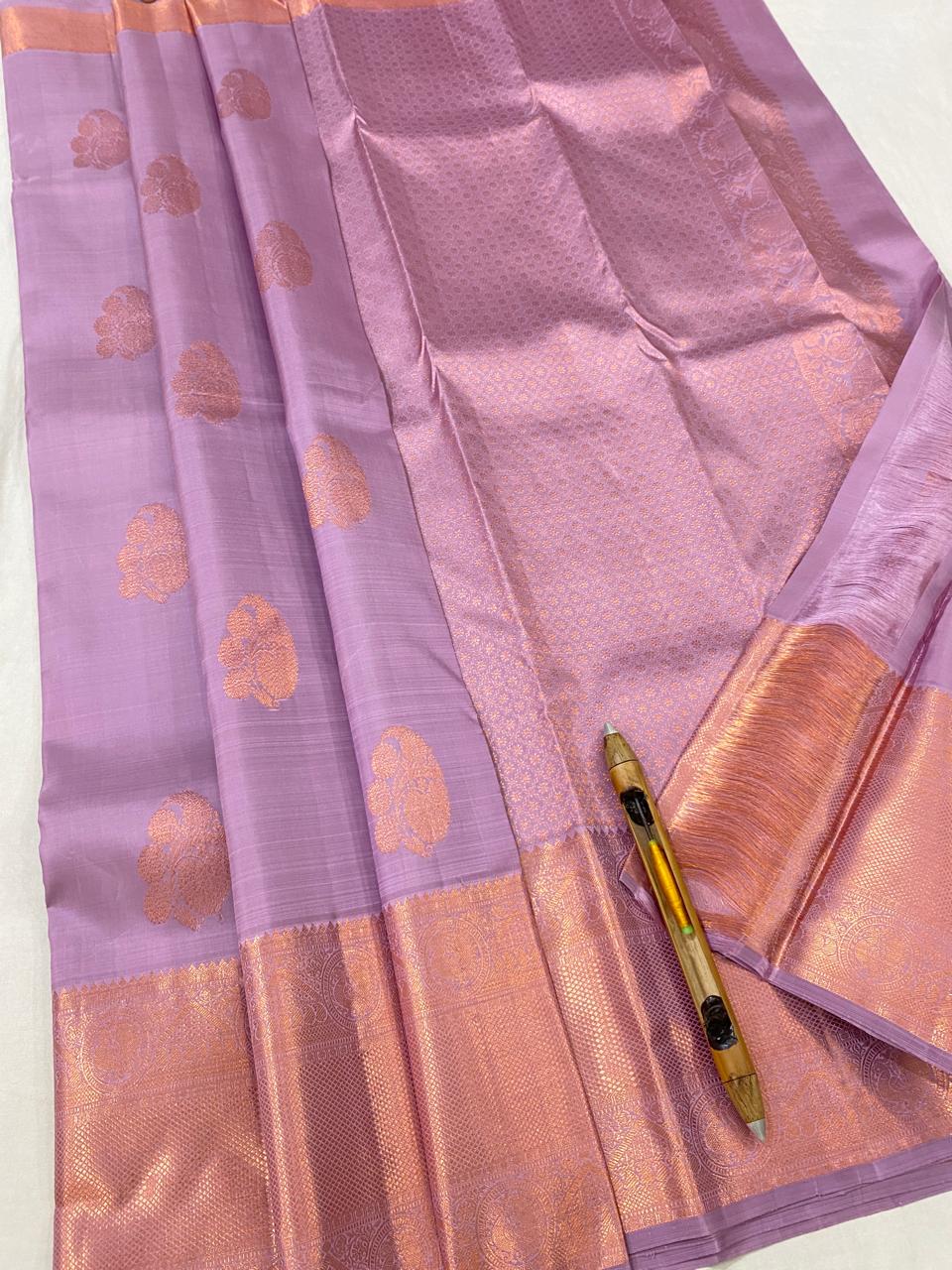 Kanchipuram Handloom pure silk saree
Beautiful fancy Design 
copper zari  beautiful butta  type sarees*