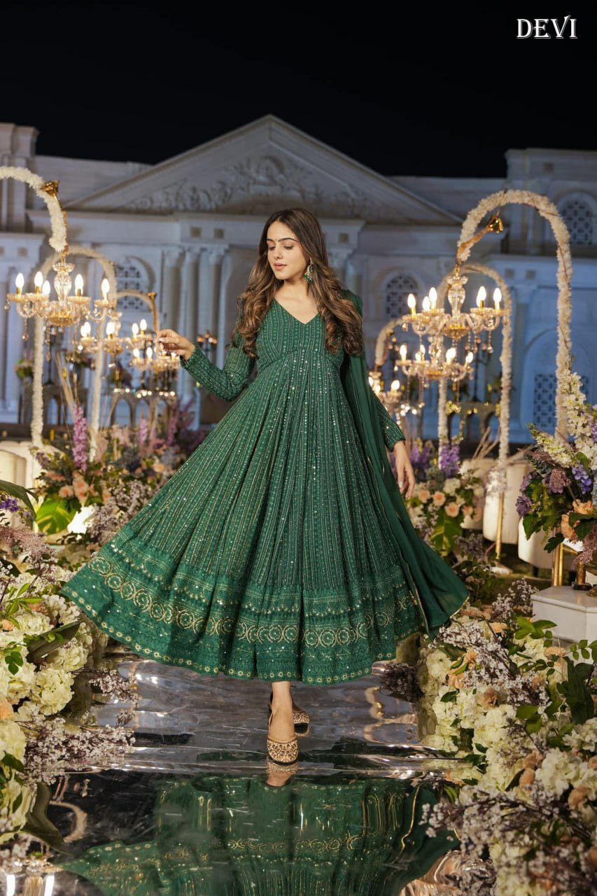 Designer s Gown Top dupatta               Heavy FAUX GEORGETTE Silk
Full INNER Attached Heavy Crape
WORK - All Over Multi Thread  & Jari With Sequence embroidery stich work