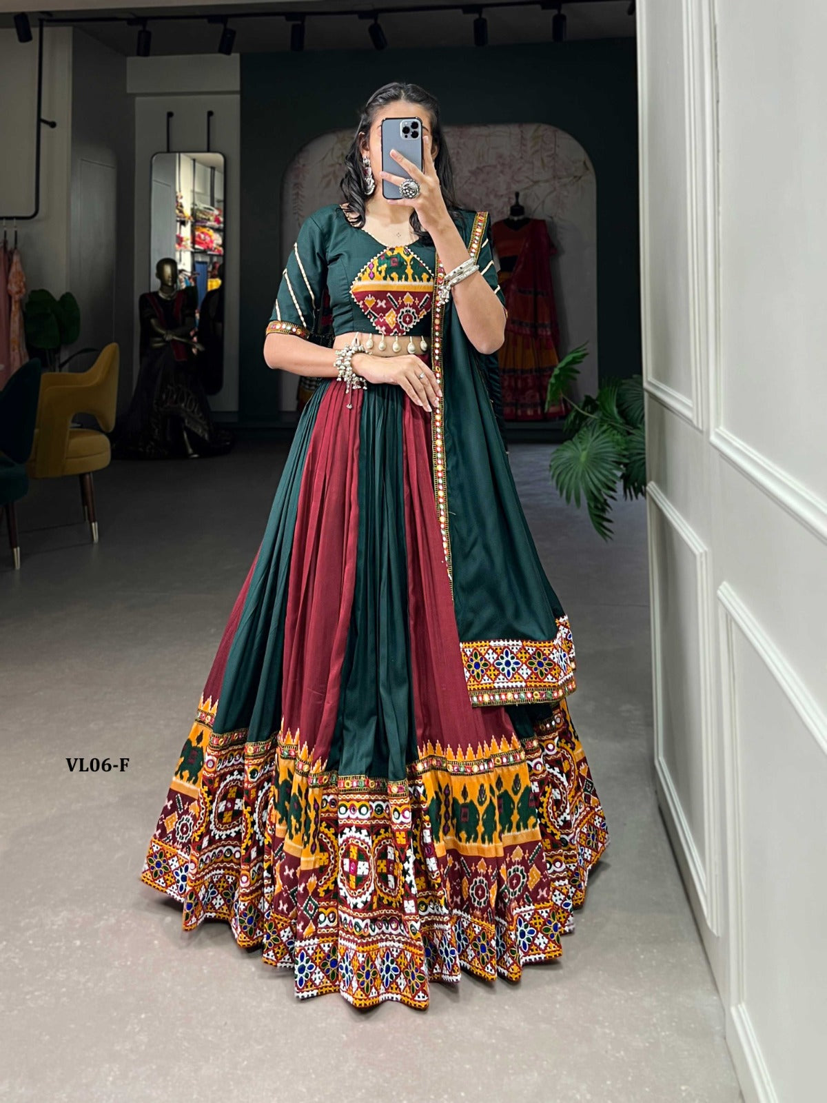Navratri Chaniya Choli
Lehenga:* Rayon With Printed Silk Plain And Printed With Gamthi Work And Original Mirror With Paper Mirror Work Lace
Choli:* Rayon Plain And Printed Patch With Gota Patti And Paper Mirror Work