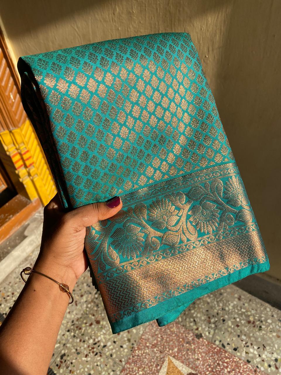 Kanchipuram Semi silk saree
Super quality
beautiful full copper type sarees*