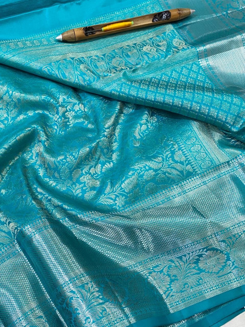 Kanchipuram Handloom pure silk saree
Beautiful fancy Design
silver zari collection beautiful wedding grand  type sarees*