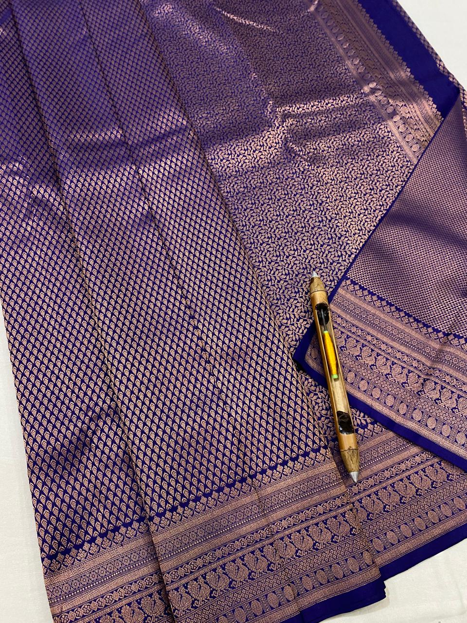 Kanchipuram Handloom pure silk saree
Beautiful fancy Design 
kerala beautiful wedding type sarees*