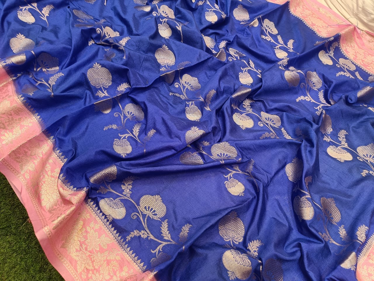 Bnarasi Semi katan soft silk saree 
Latest fancy border design
Full body bnarasi flower zari weaving  
weaving designer pallu