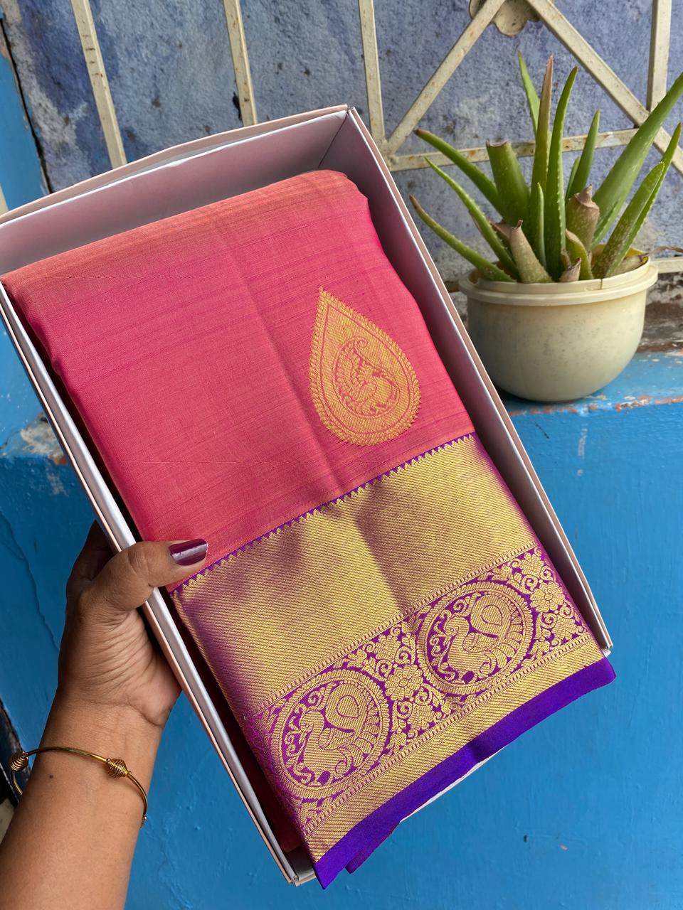 Kanchipuram Handloom pure silk saree
Beautiful fancy Design 
gold  zari fancy Contrast collection butta beautiful type sarees*