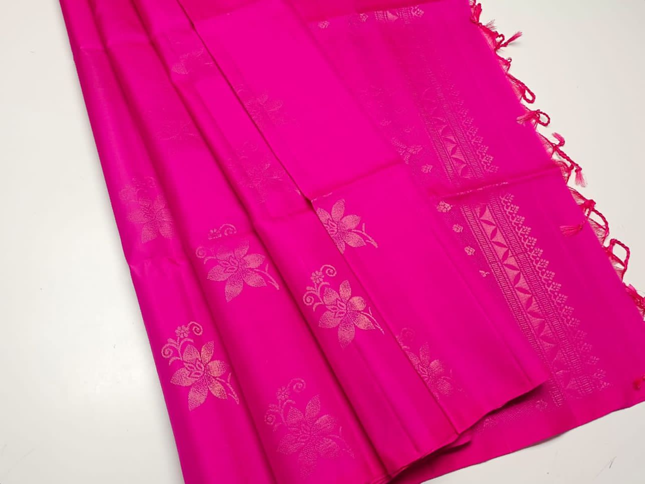 Pure handloom fancy design borderless Double warp soft silk sarees collections with contrast Pallu and blouse