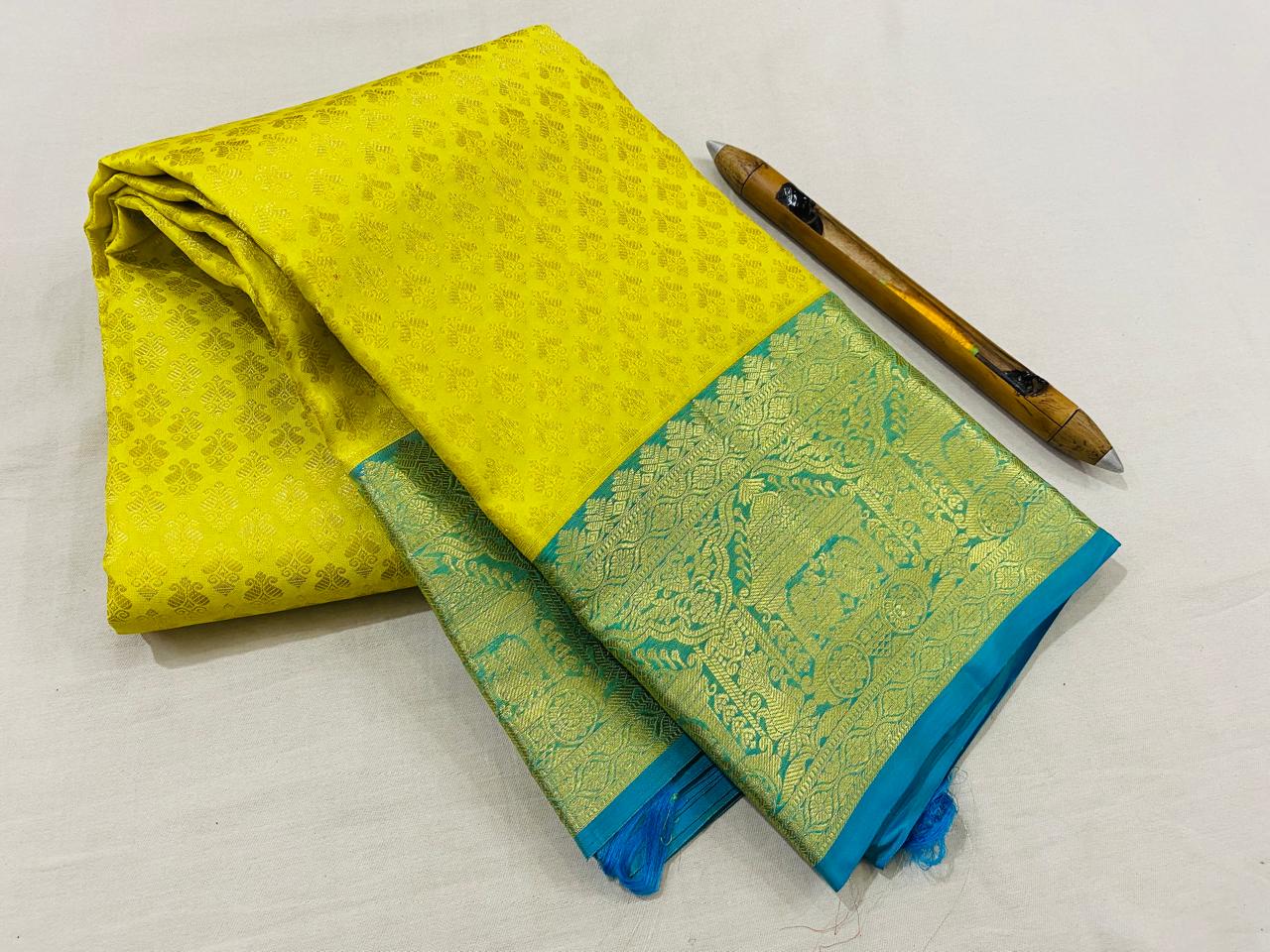Kanchipuram Handloom pure silk saree
Beautiful fancy Design 
gold zari fancy Korvai border wedding beautiful type sarees*