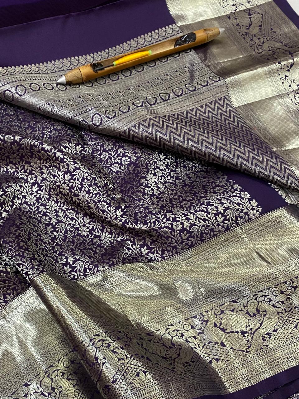 Kanchipuram Handloom pure silk saree
Beautiful fancy Design
silver zari collection beautiful wedding grand  type sarees*