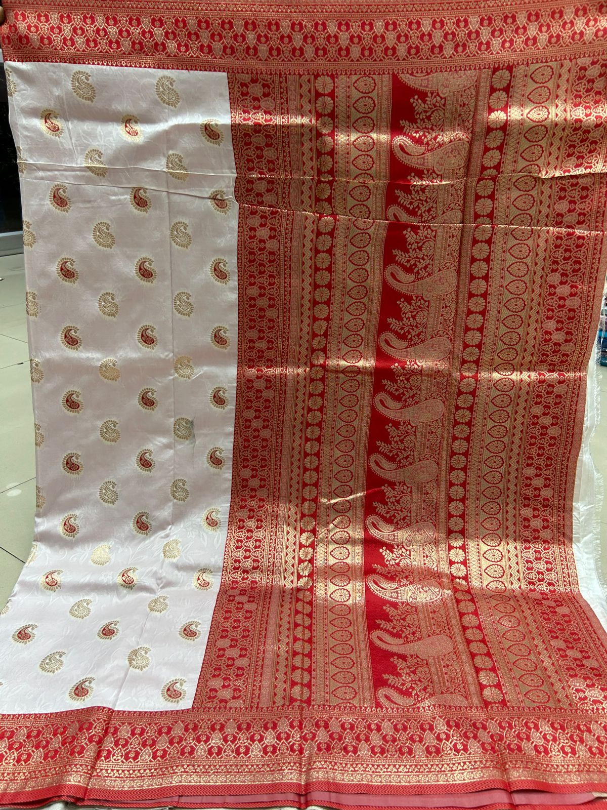 Durga Pujo Special
White Red Saree*
Soft Silk Saree with Weaving Work