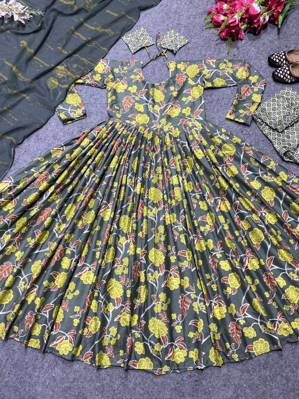 GOWN SET SILK SATIN WITH DIGITAL PRINT SLEEVES 
BOTTOM FABRIC COTTON SILK FREE SIZE