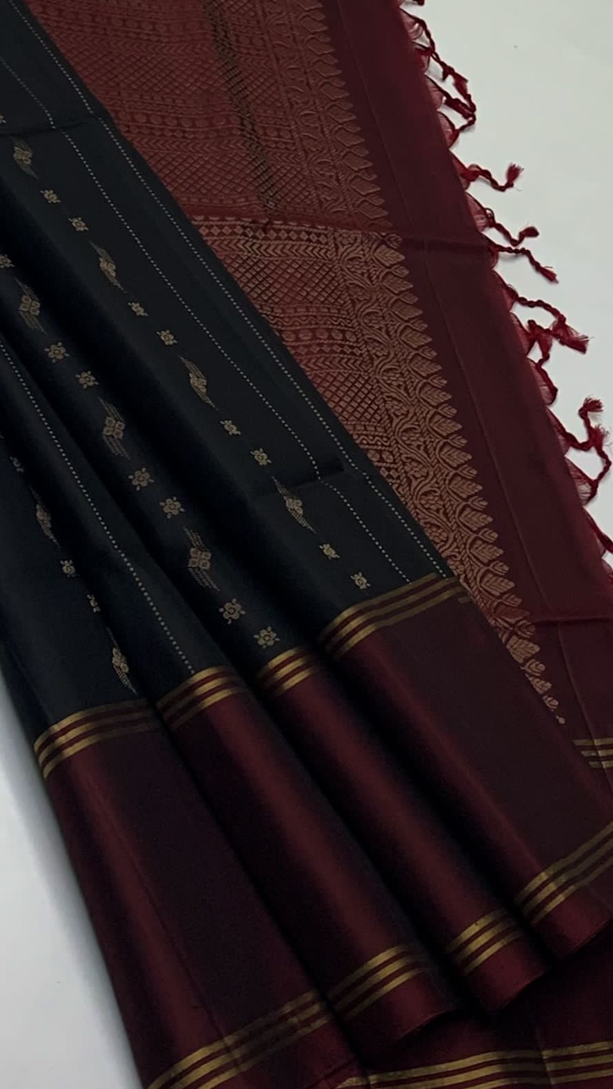Pure handloom fancy design borderless Double warp soft silk sarees collections                               with contrast Pallu and blouse