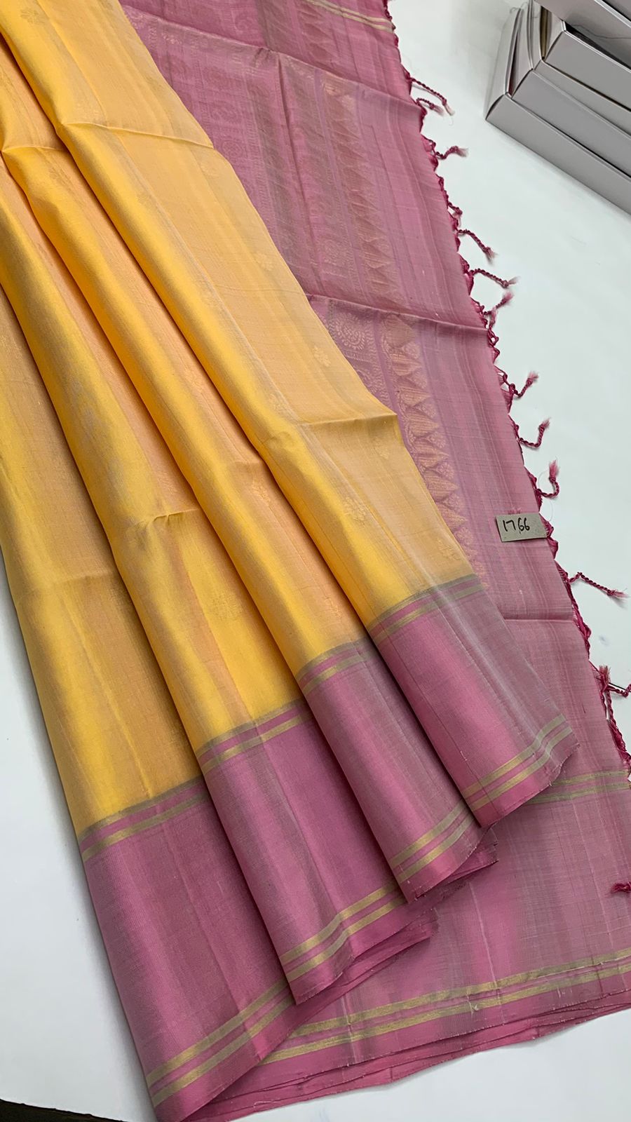 Pure handloom fancy design borderless Double warp soft silk sarees collections                               with contrast Pallu and blouse