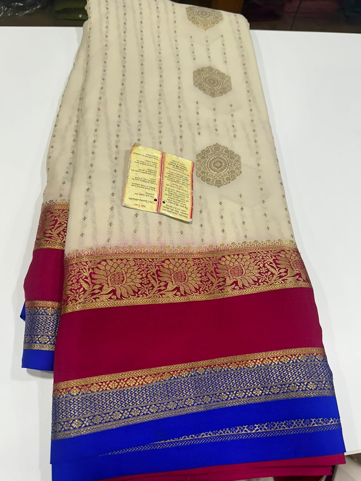 Pure Mysore silk sarees
120 grm thickness  with rich pallu 
Silk mark certified
Big Bentex border with motifs on the body n vertical lines   .....small motifs all over body with rich pallu