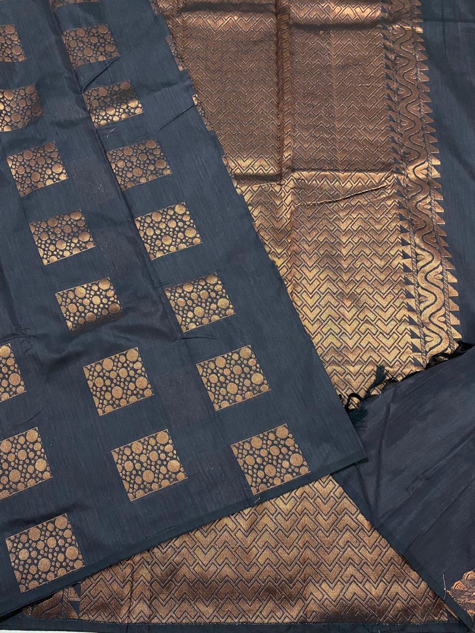 Kanchipuram semi silk sarees
Beautiful Design 
beautiful Semi soft silk sarees*