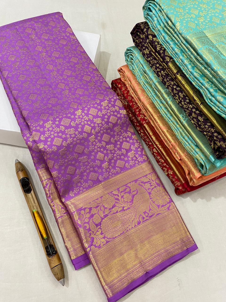 Kanchipuram Handloom pure silk saree
Beautiful fancy Design
gold  zari fancy over all floral beautiful Wedding type sarees*