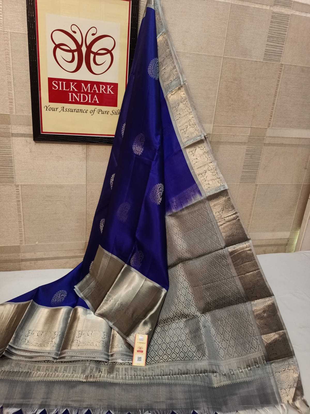Pure kanjivaram silk Fancy Border
Both side Fancy Border Silver jarie weaving butta Double warp silk
Handloom weaving 
All over saree Silver jarie butta 
Silk mark certified pure silk kanjivaram silk
Double warp silk