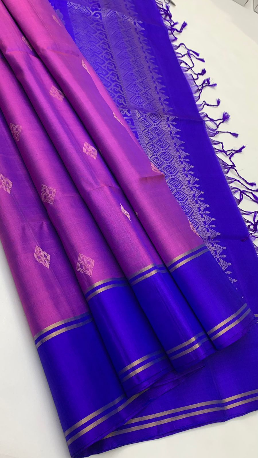 Pure handloom fancy design borderless Double warp soft silk sarees collections                               with contrast Pallu and blouse