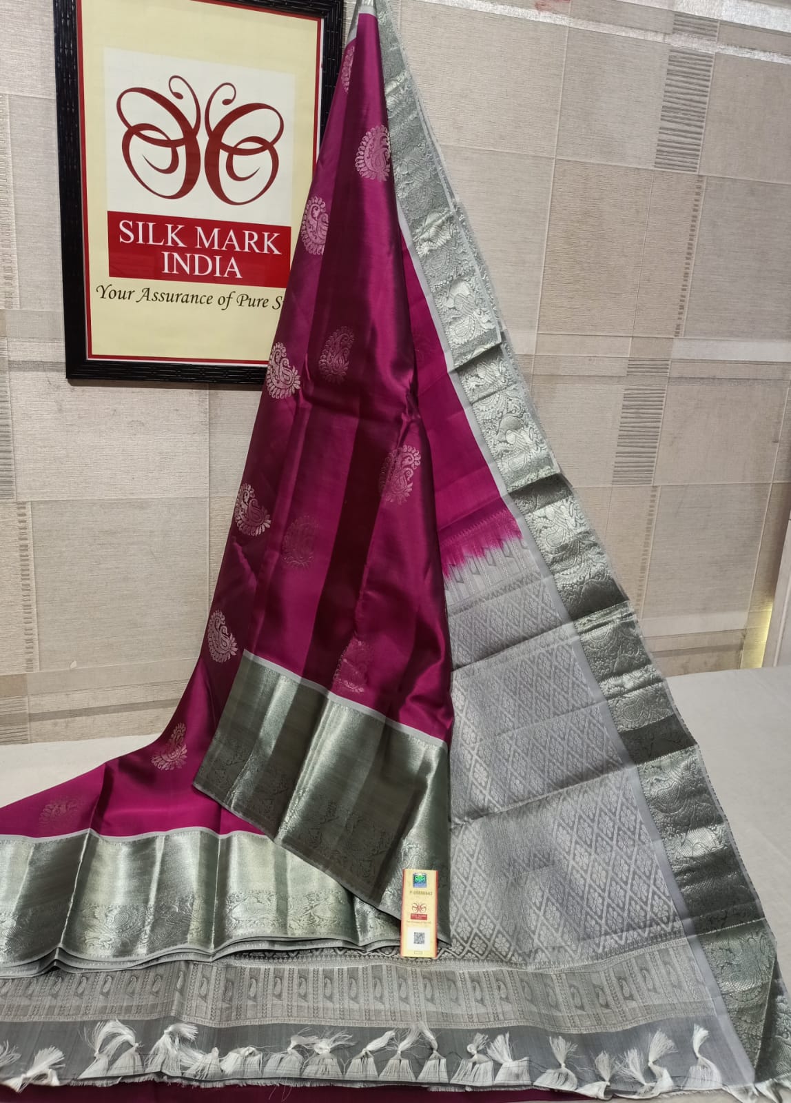 Pure kanjivaram silk Fancy Border
Both side Fancy Border Silver jarie weaving butta Double warp silk
Handloom weaving 
All over saree Silver jarie butta 
Silk mark certified pure silk kanjivaram silk
Double warp silk