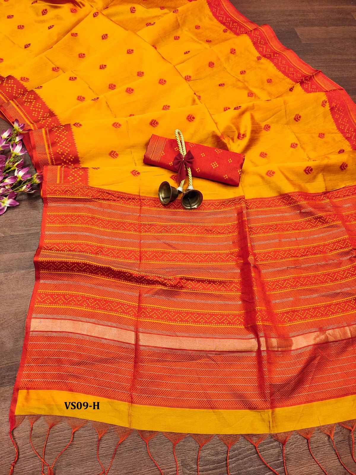 Saree:* Khadi Raw Silk Contrast Weaving Pallu With Royal Tassels With Jamdhani Weaving Border