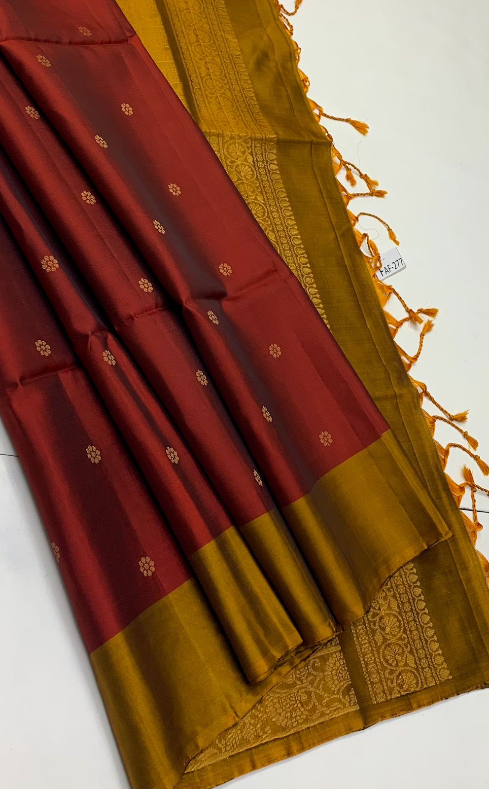 Pure handloom fancy design borderless Double warp soft silk sarees collections with contrast Pallu and blouse